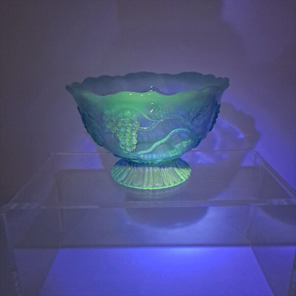 Vintage Jefferson Glass Blue Opalescent Footed Grapes & Vines Dish - Picture 13 of 16